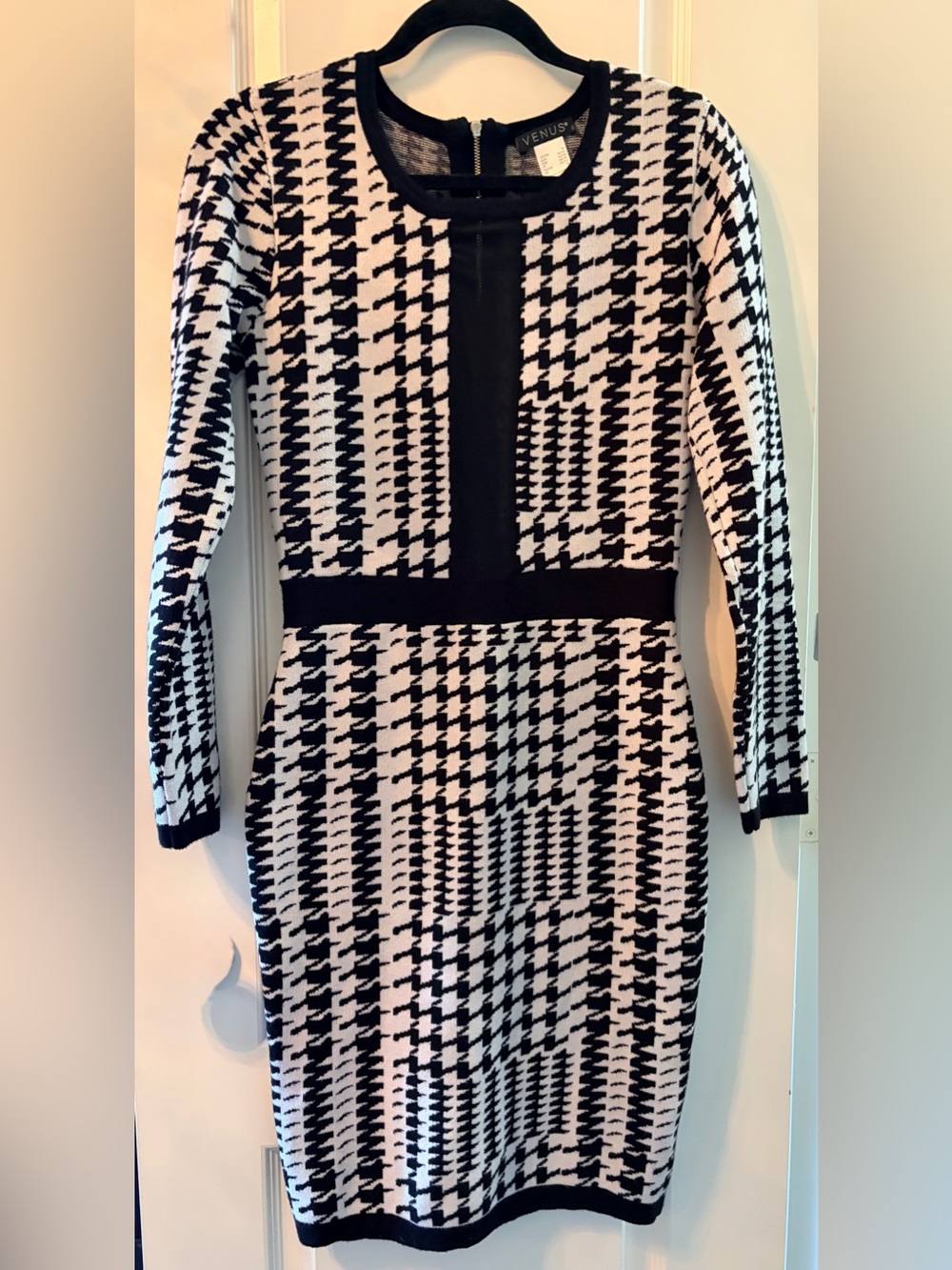 VENUS Black and White Houndstooth Long-Sleeve Sweater Sheath Dress, M